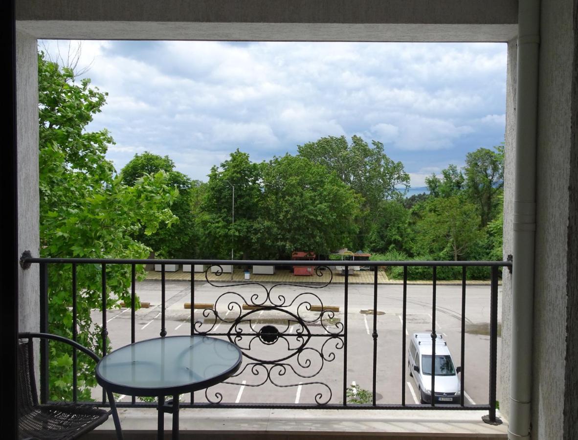 Private Apartments In White Rock Castle Balchik Exterior photo