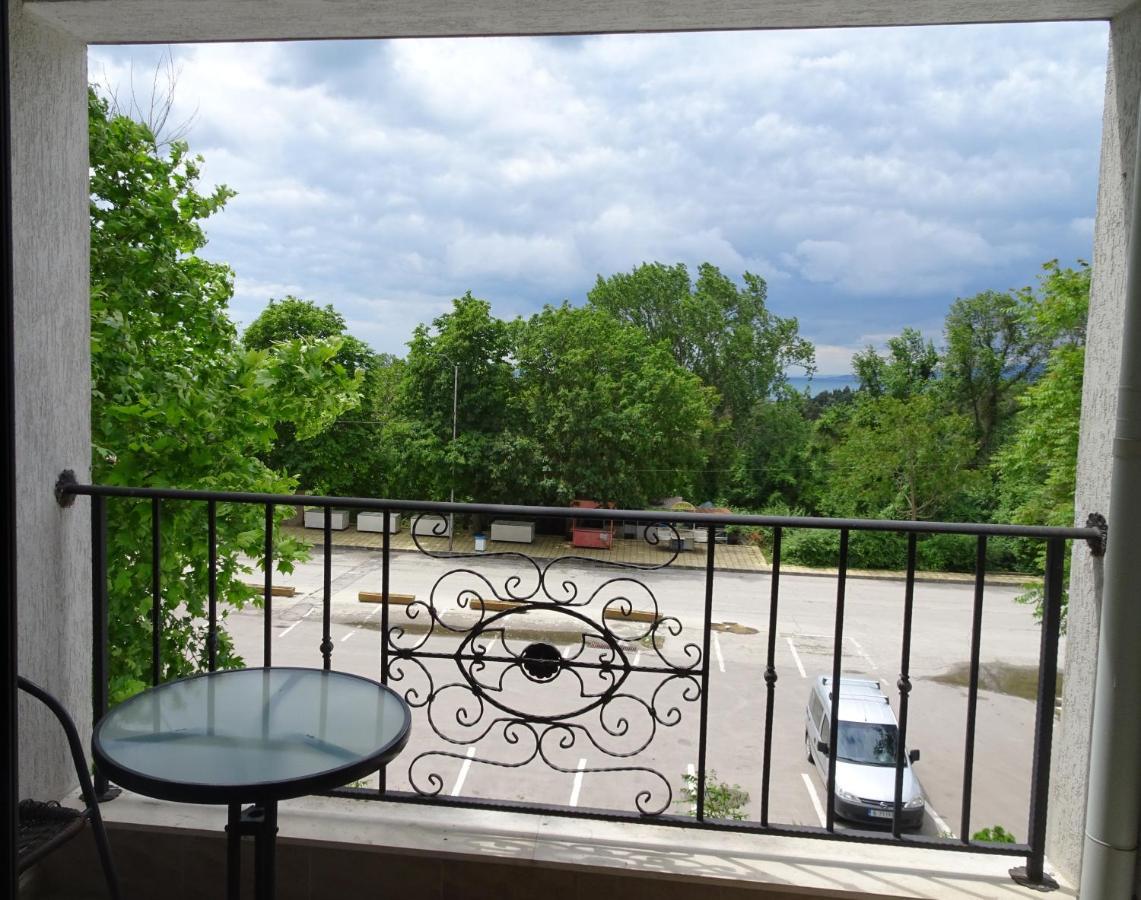 Private Apartments In White Rock Castle Balchik Exterior photo